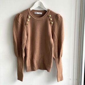 Beige sweater with puff sleeves and gold buttons